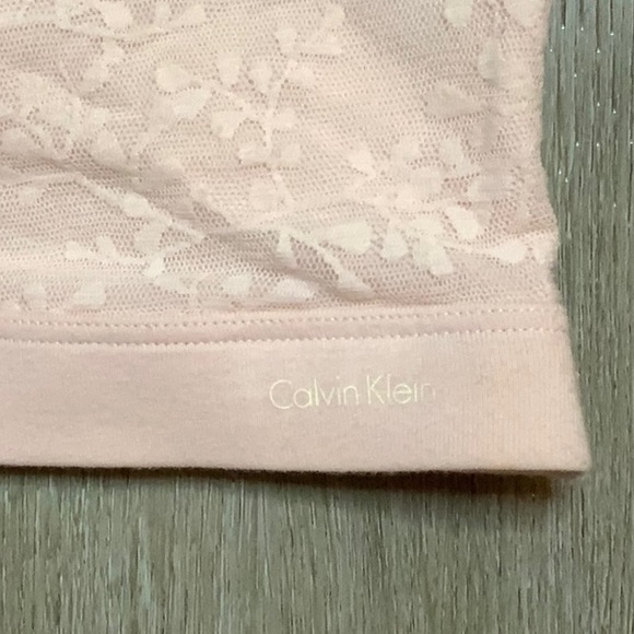 Calvin Klein Size Medium Soft Pink Bra - Never Worn! - Picture 3 of 6